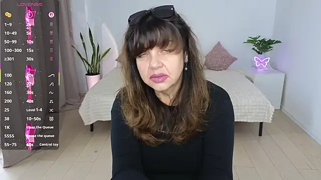 Snapshot of Nika_Light chatting on 11/24/25, 11:21 Nika Light online show from 11/24/25, 11:21