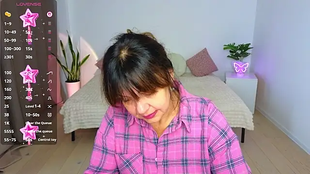 Snapshot of Nika_Light chatting on 12/03/25, 12:25 Nika Light online show from 12/03/25, 12:25