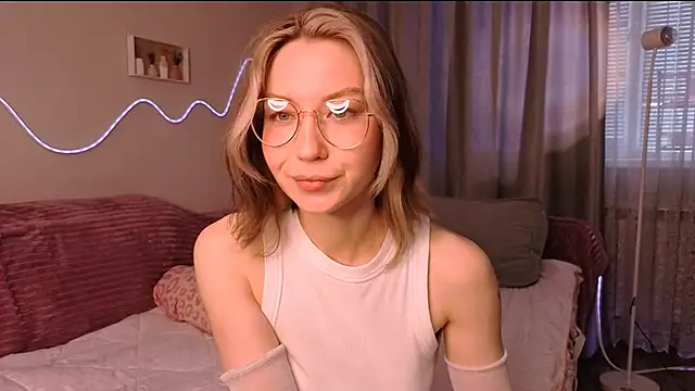 Snapshot of Lilo_Sims chatting on 09/09/25, 04:45 Lilo Sims online show from 09/09/25, 04:45