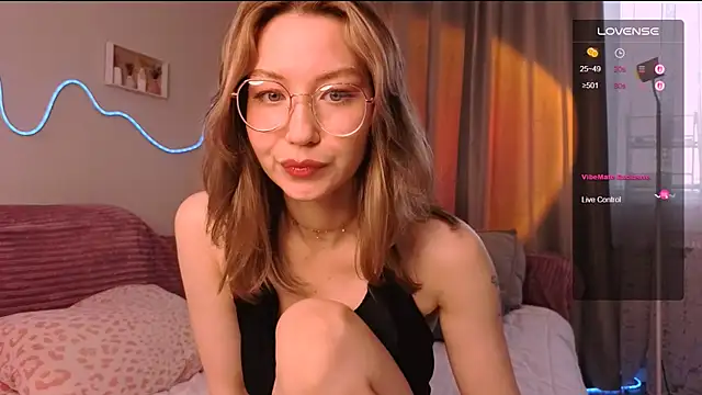 Snapshot of Lilo_Sims chatting on 09/15/25, 02:55 Lilo Sims online show from 09/15/25, 02:55