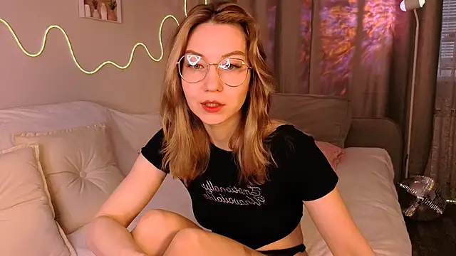 Snapshot of Lilo_Sims chatting on 10/04/25, 02:42 Lilo Sims online show from 10/04/25, 02:42