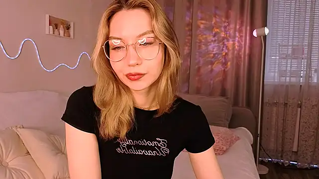 Snapshot of Lilo_Sims chatting on 10/06/25, 02:20 Lilo Sims online show from 10/06/25, 02:20