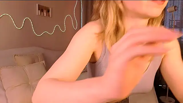 Snapshot of Lilo_Sims chatting on 10/12/25, 04:00 Lilo Sims online show from 10/12/25, 04:00