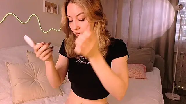 Snapshot of Lilo_Sims chatting on 10/26/25, 05:35 Lilo Sims online show from 10/26/25, 05:35