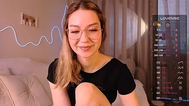 Snapshot of Lilo_Sims chatting on 11/11/25, 03:28 Lilo Sims online show from 11/11/25, 03:28