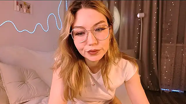 Snapshot of Lilo_Sims chatting on 11/29/25, 01:19 Lilo Sims online show from 11/29/25, 01:19