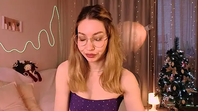 Snapshot of Lilo_Sims chatting on 12/19/25, 04:19 Lilo Sims online show from 12/19/25, 04:19