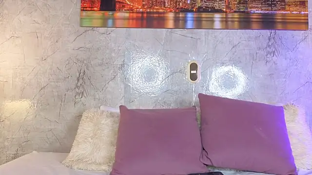 Snapshot of zaraquiinn chatting on 04/08/26, 02:28 zaraquiinn online show from 04/08/26, 02:28