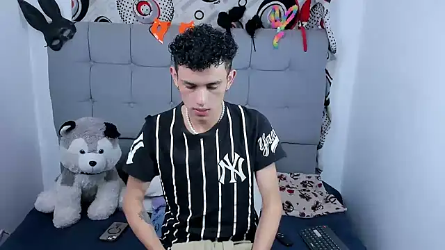 Snapshot of jeims_hotboy chatting on 09/11/25, 03:17 jeims hotboy online show from 09/11/25, 03:17