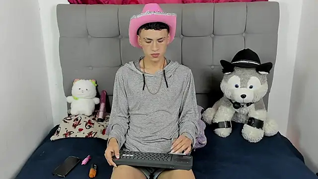 Snapshot of jeims_hotboy chatting on 07/04/26, 12:33 jeims hotboy online show from 07/04/26, 12:33