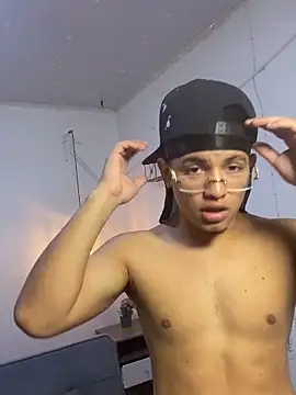 Snapshot of samxx_muscle chatting on 04/13/26, 01:49 samxx muscle online show from 04/13/26, 01:49