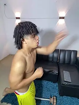 Snapshot of samxx_muscle chatting on 05/04/26, 04:03 samxx muscle online show from 05/04/26, 04:03