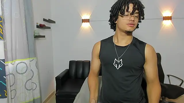 Snapshot of samxx_muscle chatting on 05/18/26, 02:45 samxx muscle online show from 05/18/26, 02:45