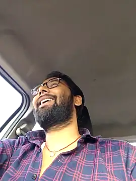 Snapshot of UAjit chatting on 04/11/26, 11:47 UAjit online show from 04/11/26, 11:47