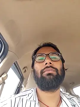 Snapshot of UAjit chatting on 04/12/26, 10:31 UAjit online show from 04/12/26, 10:31