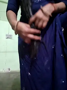 Snapshot of Eshwari_Chopra chatting on 03/08/26, 03:10 Eshwari Chopra online show from 03/08/26, 03:10