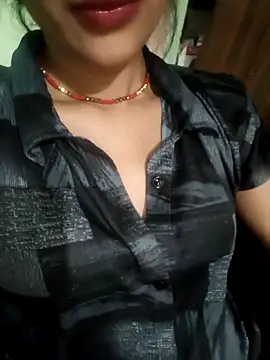 Snapshot of Eshwari_Chopra chatting on 04/03/26, 03:37 Eshwari Chopra online show from 04/03/26, 03:37