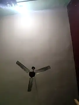 Snapshot of Eshwari_Chopra chatting on 04/12/26, 04:17 Eshwari Chopra online show from 04/12/26, 04:17