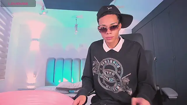 Snapshot of candyandmarilyn chatting on 10/25/25, 09:09 candyandmarilyn online show from 10/25/25, 09:09