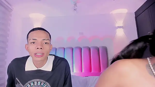 Snapshot of candyandmarilyn chatting on 11/28/25, 08:33 candyandmarilyn online show from 11/28/25, 08:33