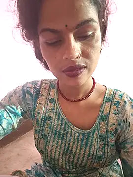 Snapshot of Eshna_Dabral chatting on 10/04/25, 01:03 Eshna Dabral online show from 10/04/25, 01:03