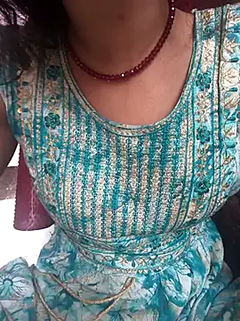 Snapshot of Eshna_Dabral chatting on 10/08/25, 02:20 Eshna Dabral online show from 10/08/25, 02:20