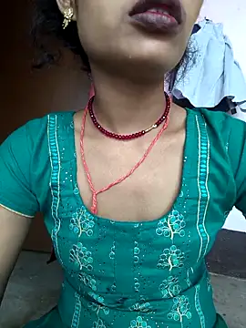 Snapshot of Eshna_Dabral chatting on 10/29/25, 02:47 Eshna Dabral online show from 10/29/25, 02:47