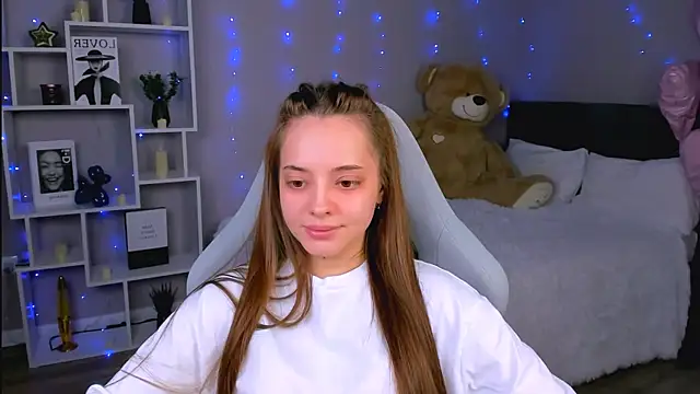 MelanieAlves online show from 04/17/26, 02:31