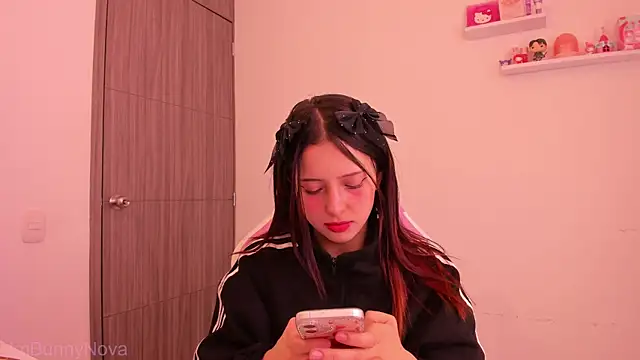 Snapshot of ImBunnyNova chatting on 06/15/26, 04:31 ImBunnyNova online show from 06/15/26, 04:31