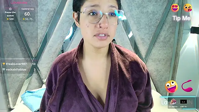 Snapshot of Elaine87_ chatting on 11/11/25, 09:42 Elaine87 online show from 11/11/25, 09:42