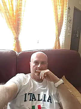 Snapshot of Alexis_Bull chatting on 05/11/26, 08:53 Alexis Bull online show from 05/11/26, 08:53