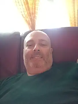 Snapshot of Alexis_Bull chatting on 06/14/26, 02:41 Alexis Bull online show from 06/14/26, 02:41