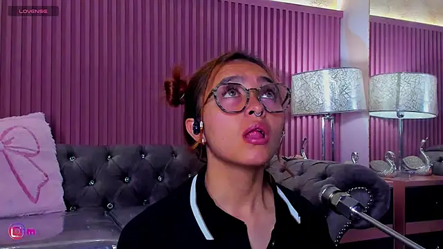 Snapshot of MilleyJones chatting on 03/10/26, 06:46 MilleyJones online show from 03/10/26, 06:46