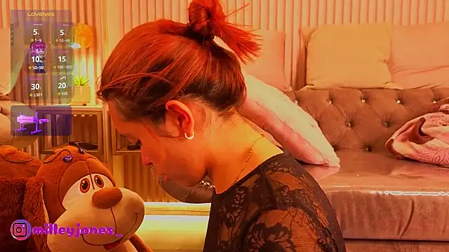 Snapshot of MilleyJones chatting on 04/09/26, 11:48 MilleyJones online show from 04/09/26, 11:48