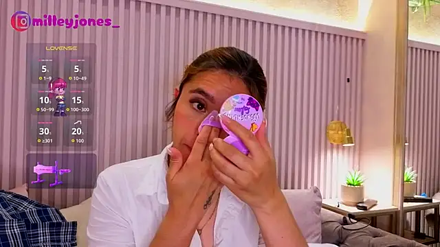 Snapshot of MilleyJones chatting on 04/14/26, 12:00 MilleyJones online show from 04/14/26, 12:00