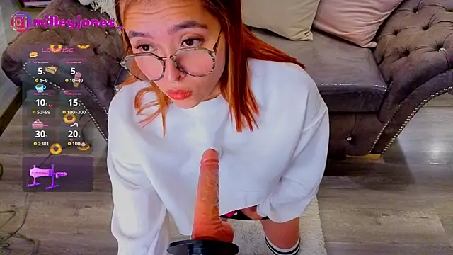 Snapshot of MilleyJones chatting on 04/20/26, 07:26 MilleyJones online show from 04/20/26, 07:26