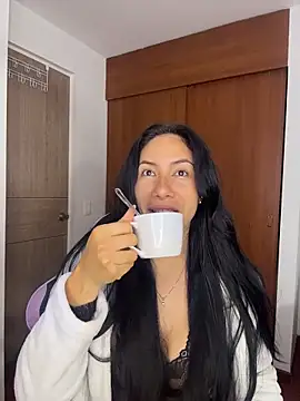 ArianaReynoldss online show from 04/07/26, 10:48