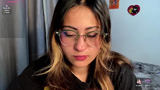 Snapshot of emma__bell_ chatting on 10/01/25, 10:49 emma bell online show from 10/01/25, 10:49