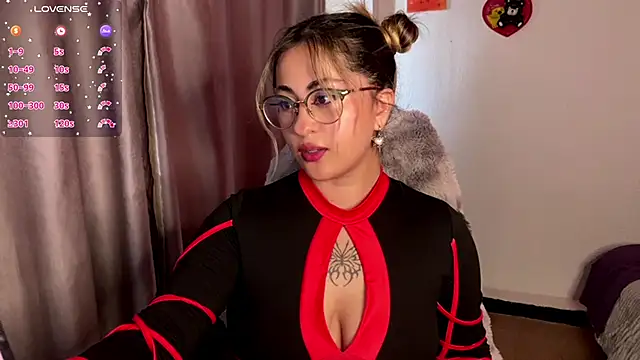 Snapshot of emma__bell_ chatting on 10/31/25, 08:21 emma bell online show from 10/31/25, 08:21