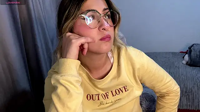 Snapshot of emma__bell_ chatting on 11/03/25, 11:04 emma bell online show from 11/03/25, 11:04