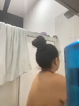 Snapshot of carlafox05 chatting on 04/05/26, 02:03 carlafox05 online show from 04/05/26, 02:03