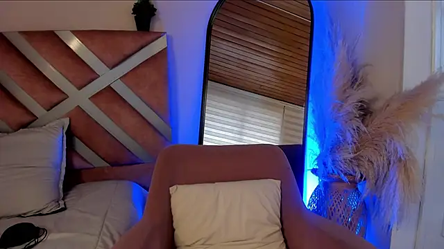 Snapshot of viol_collins__ chatting on 11/01/25, 08:00 viol collins online show from 11/01/25, 08:00