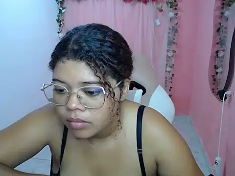 Snapshot of natalietits1 chatting on 10/10/25, 03:55 natalietits1 online show from 10/10/25, 03:55