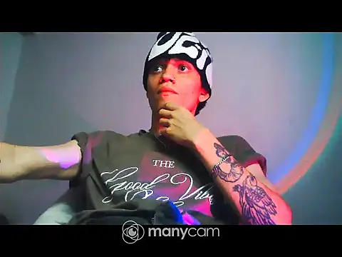 Snapshot of santihot089 chatting on 10/12/25, 12:20 santihot089 online show from 10/12/25, 12:20