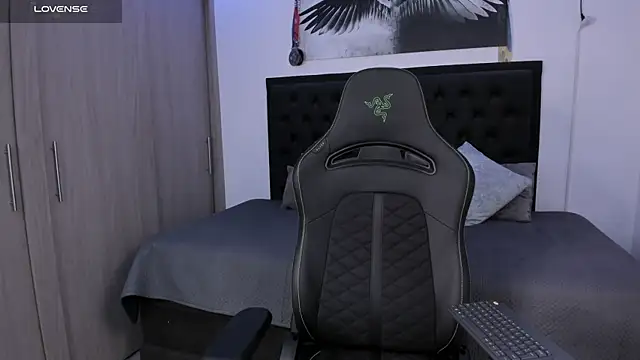 santi aesthetic online show from 10/06/25, 02:42