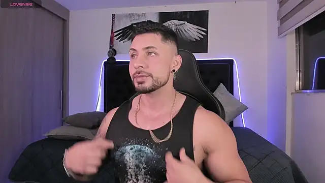 Snapshot of santi_aesthetic chatting on 04/17/26, 01:08 santi aesthetic online show from 04/17/26, 01:08