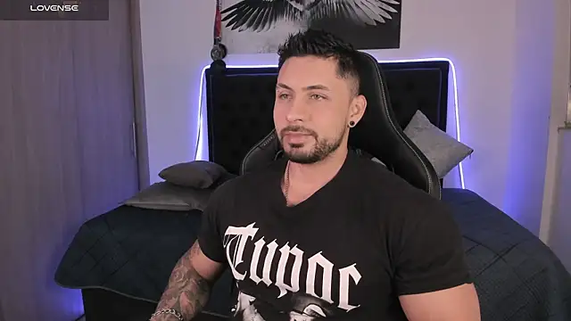 Snapshot of santi_aesthetic chatting on 04/23/26, 03:30 santi aesthetic online show from 04/23/26, 03:30