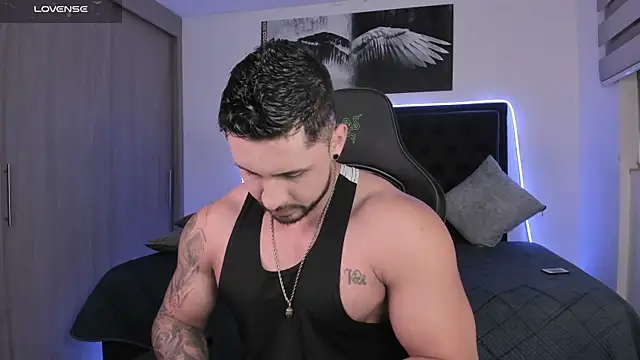 Snapshot of santi_aesthetic chatting on 04/25/26, 03:09 santi aesthetic online show from 04/25/26, 03:09