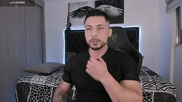 Snapshot of santi_aesthetic chatting on 05/23/26, 11:20 santi aesthetic online show from 05/23/26, 11:20