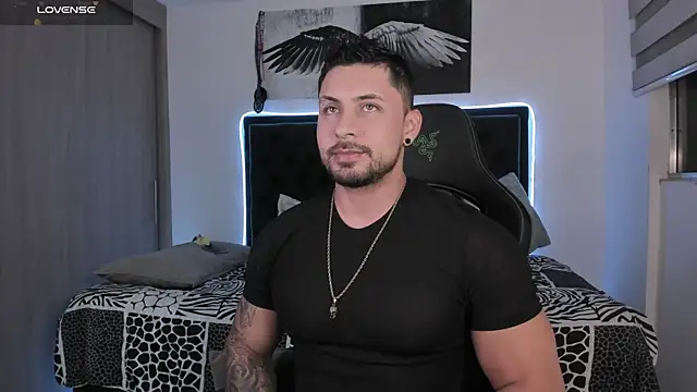 Snapshot of santi_aesthetic chatting on 06/04/26, 02:06 santi aesthetic online show from 06/04/26, 02:06